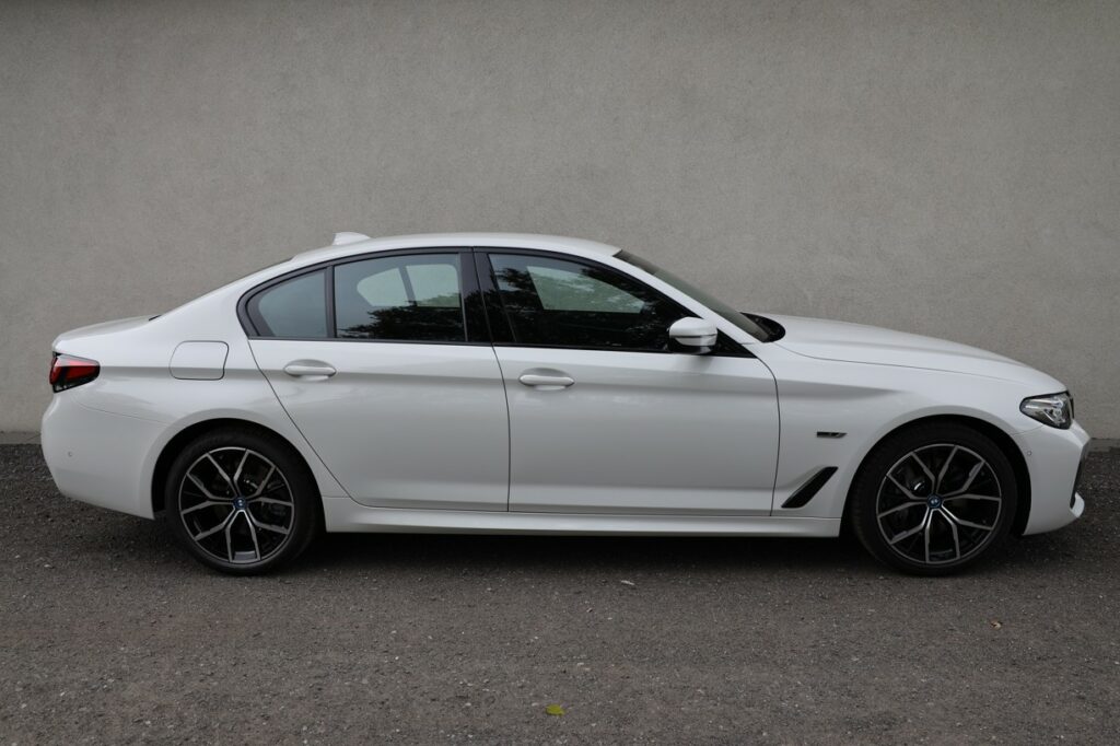 BMW 545e xDrive Sedan