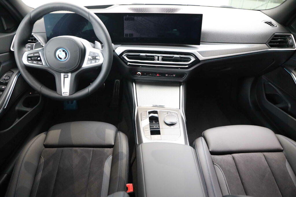 BMW 330e xDrive Touring