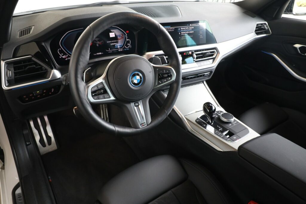 BMW 330e xDrive