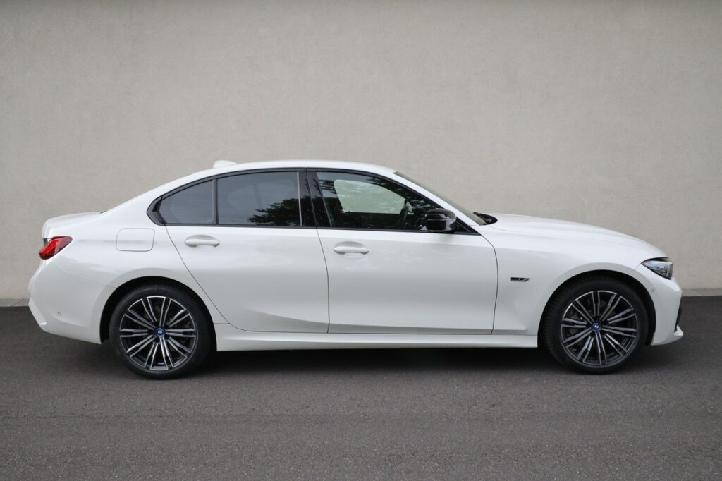 BMW 330e xDrive