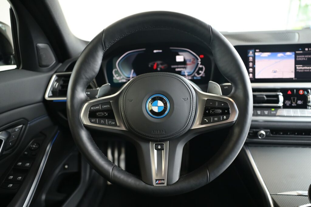 BMW 330e xDrive