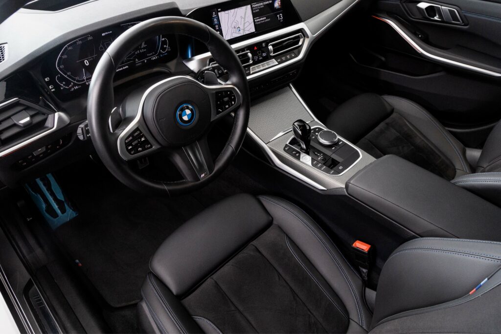 BMW 330e xDrive Touring