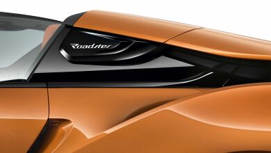 339 | Shadow Line (černý vysoce lesklý C-sloupek a dekorační prvek v zádi vozu)