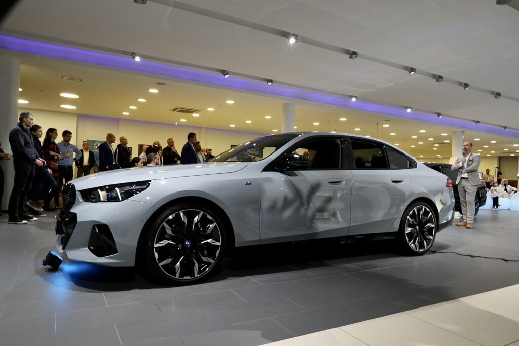 NOVÉ BMW ŘADY 5 ODHALENO | OSTRAVA