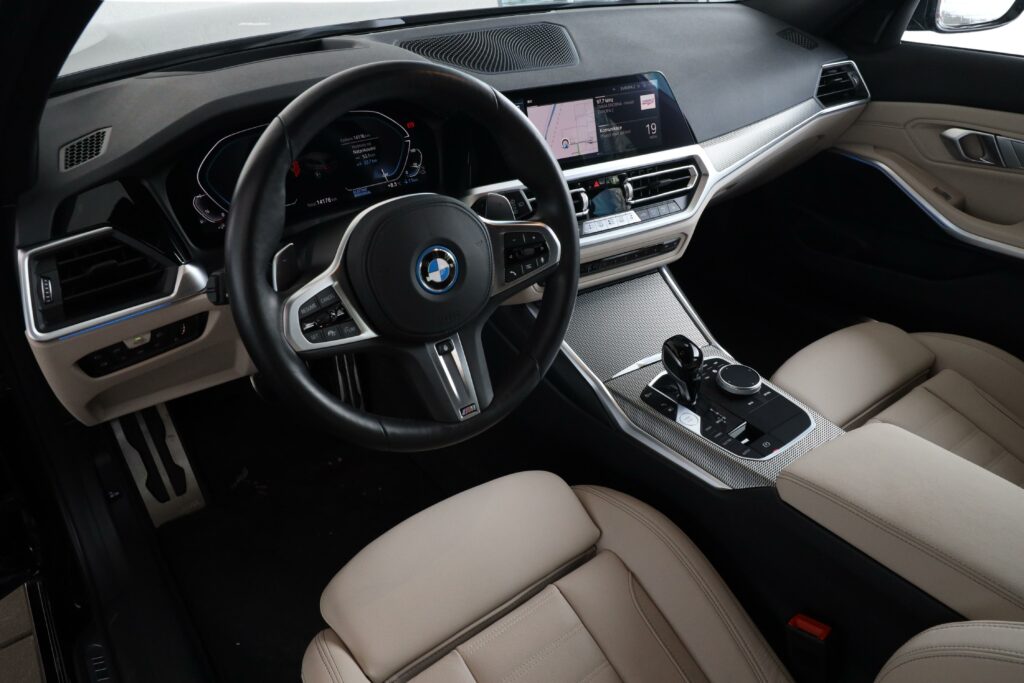 BMW 330e xDrive Touring