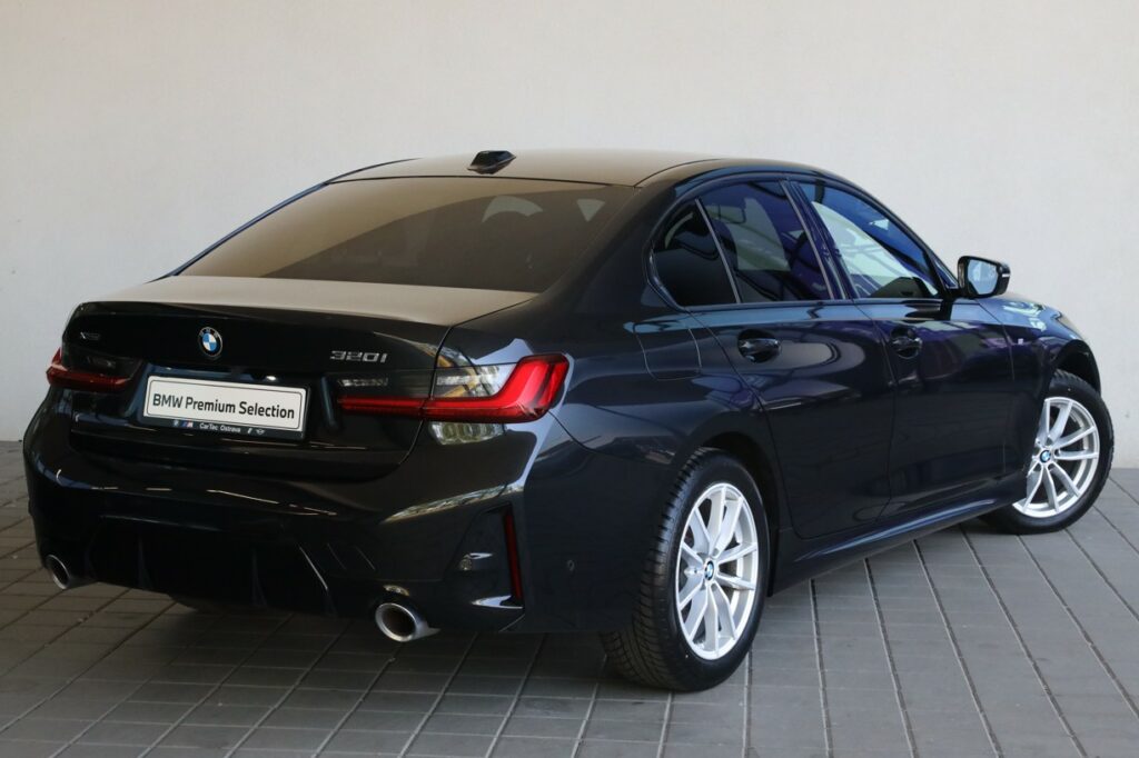 BMW 320i xDrive Sedan