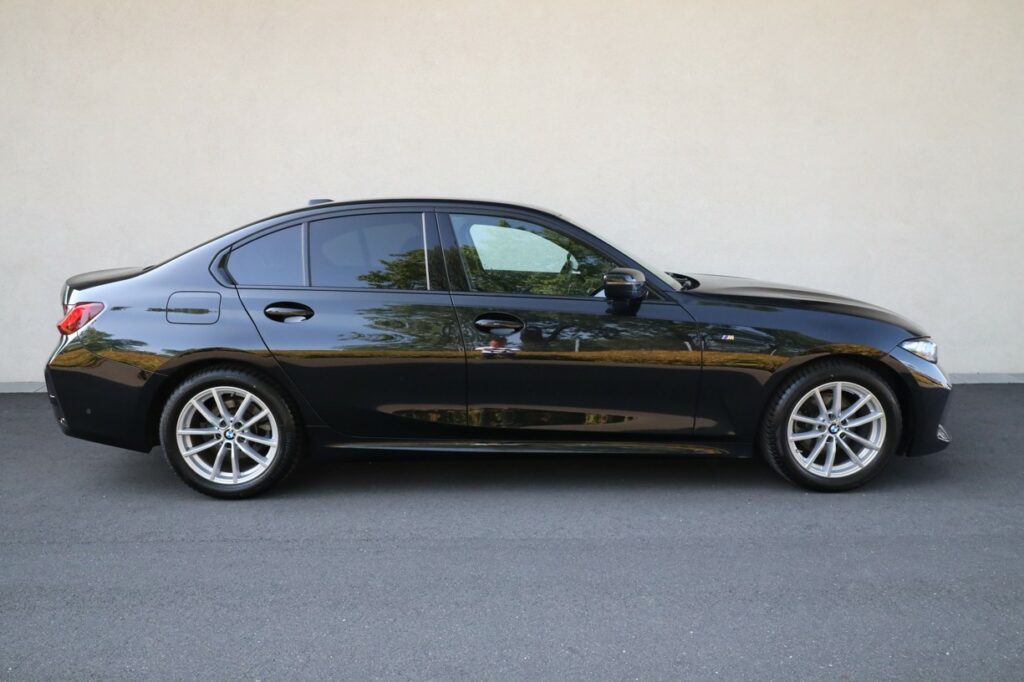 BMW 320i xDrive Sedan