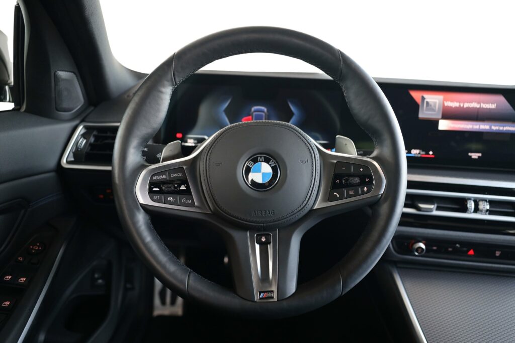 BMW 330i xDrive Touring