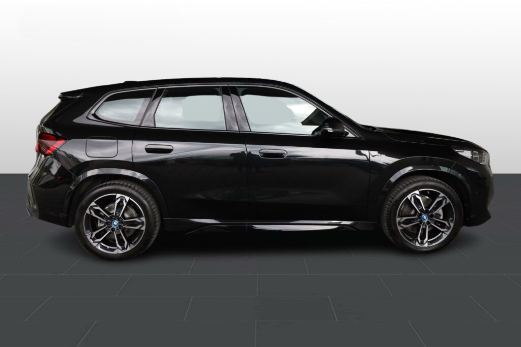 BMW iX1 xDrive30