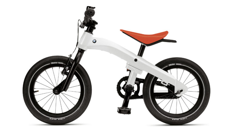 Dětské kolo BMW bílé