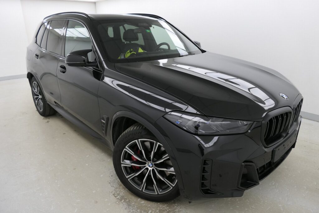 BMW X5 M60i
