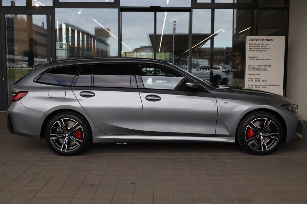 BMW 330e xDrive Touring