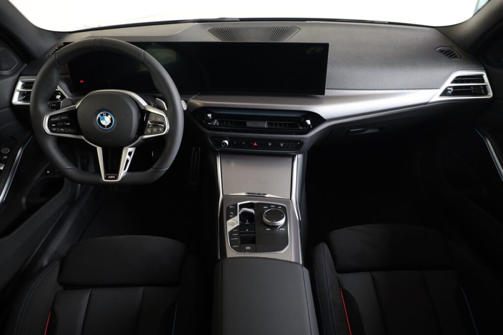 BMW 330e xDrive Touring