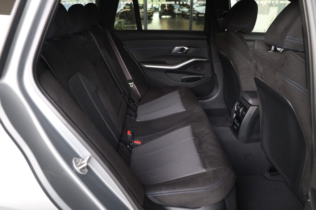 BMW 330e xDrive Touring
