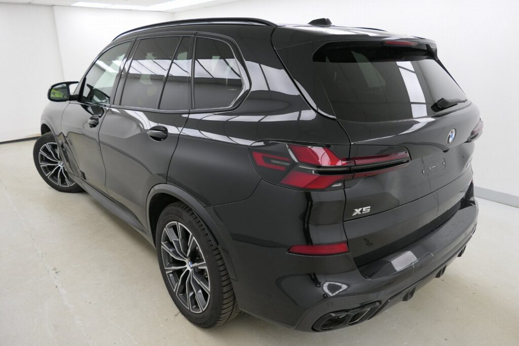 BMW X5 M60i