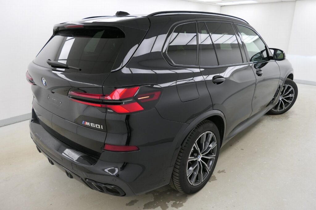BMW X5 M60i