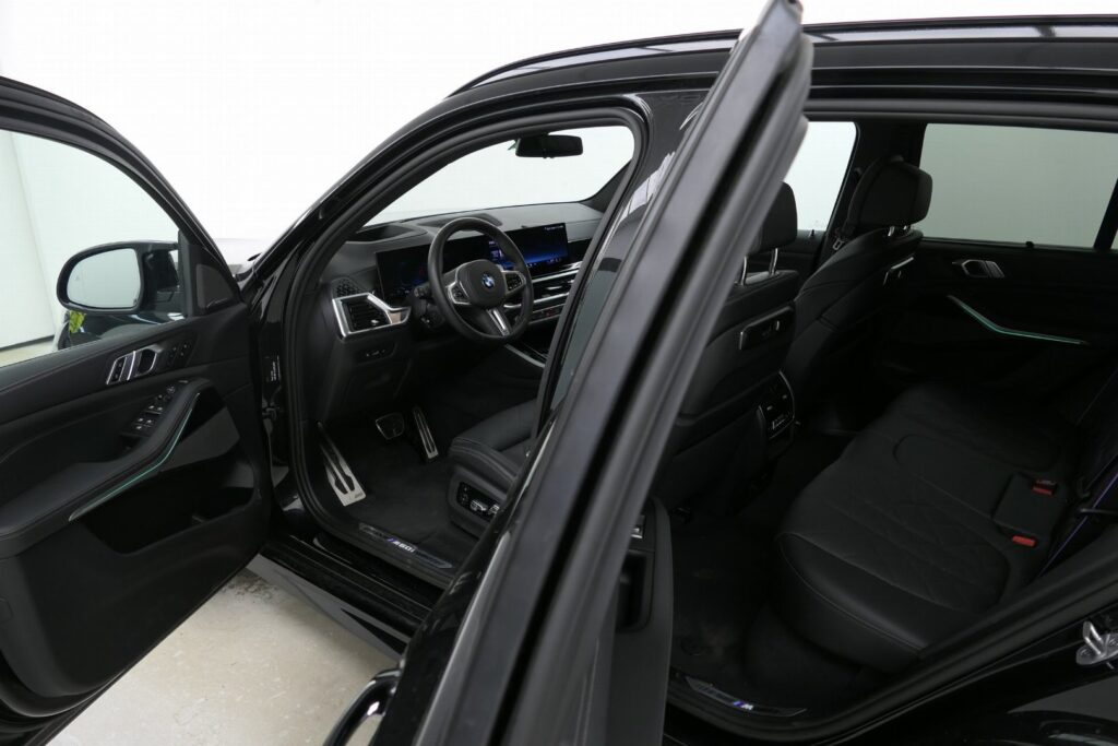 BMW X5 M60i