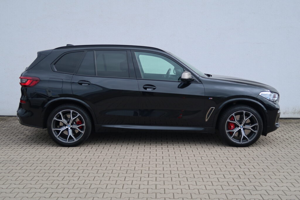 BMW X5 M50i