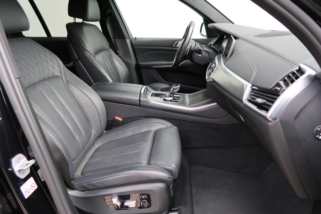 BMW X5 M50i