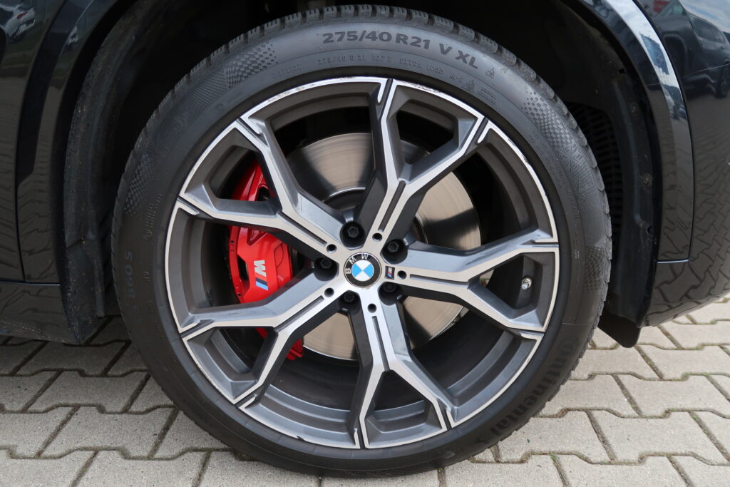 BMW X5 M50i