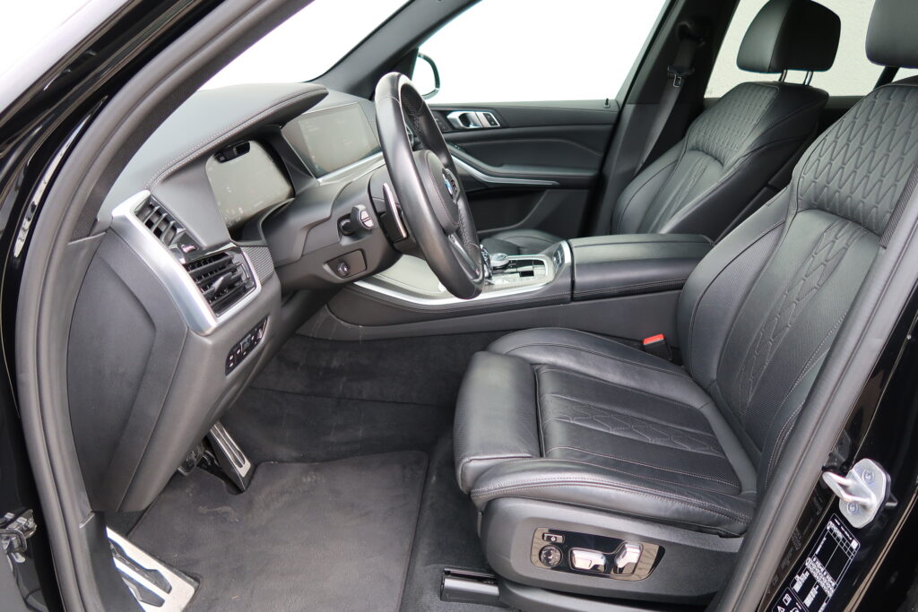 BMW X5 M50i