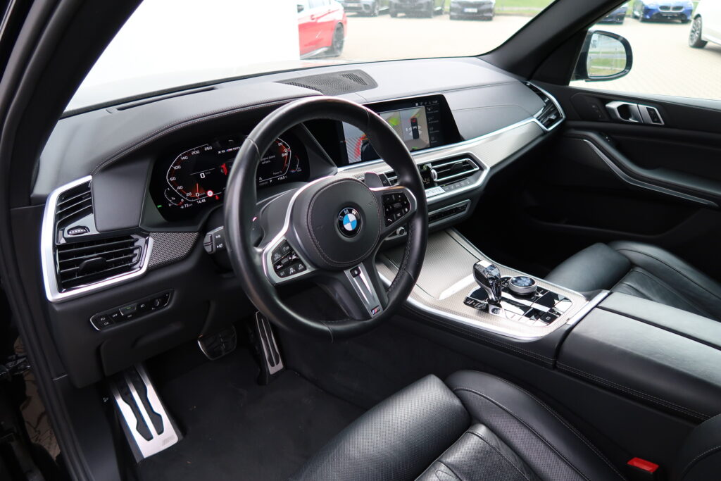 BMW X5 M50i