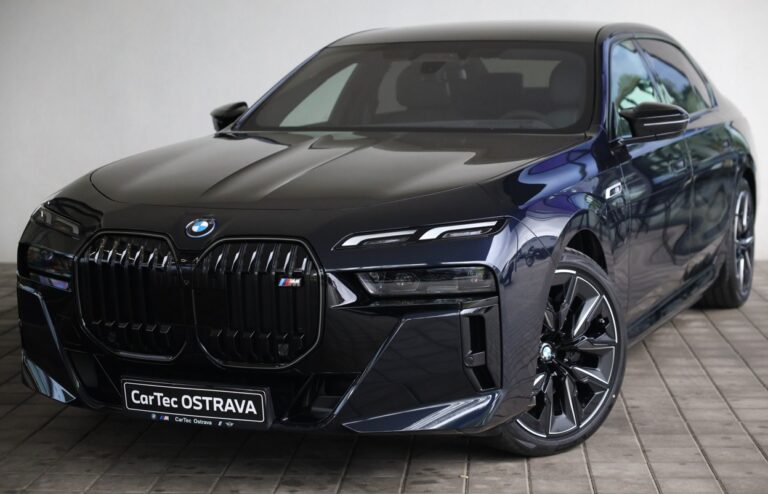 BMW M760e xDrive Sedan