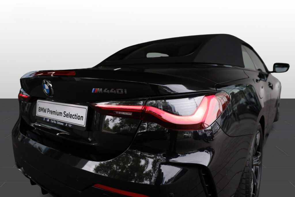 BMW M440i xDrive Convertible