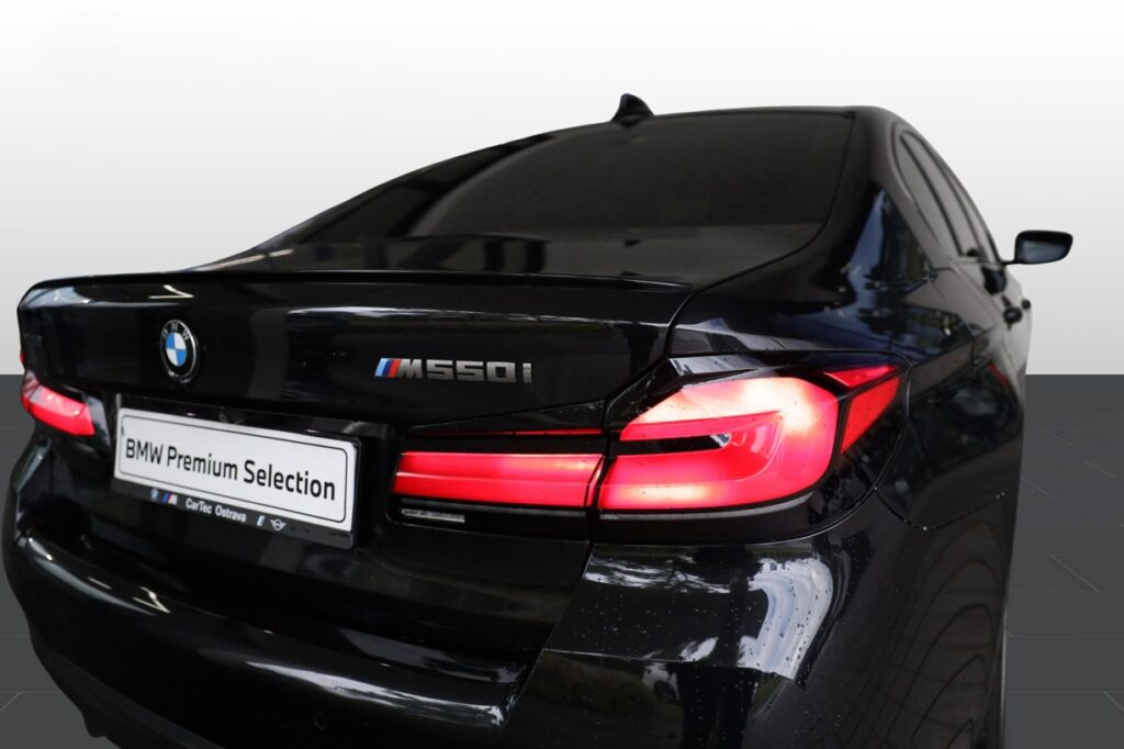 BMW M550i xDrive