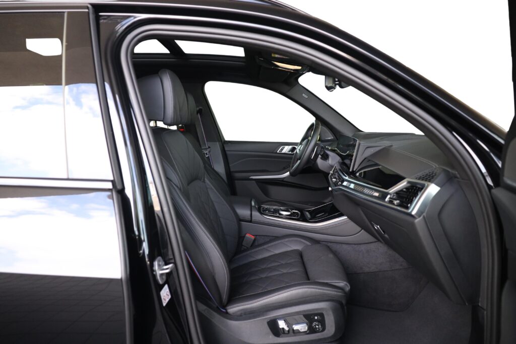 BMW X5 M60i