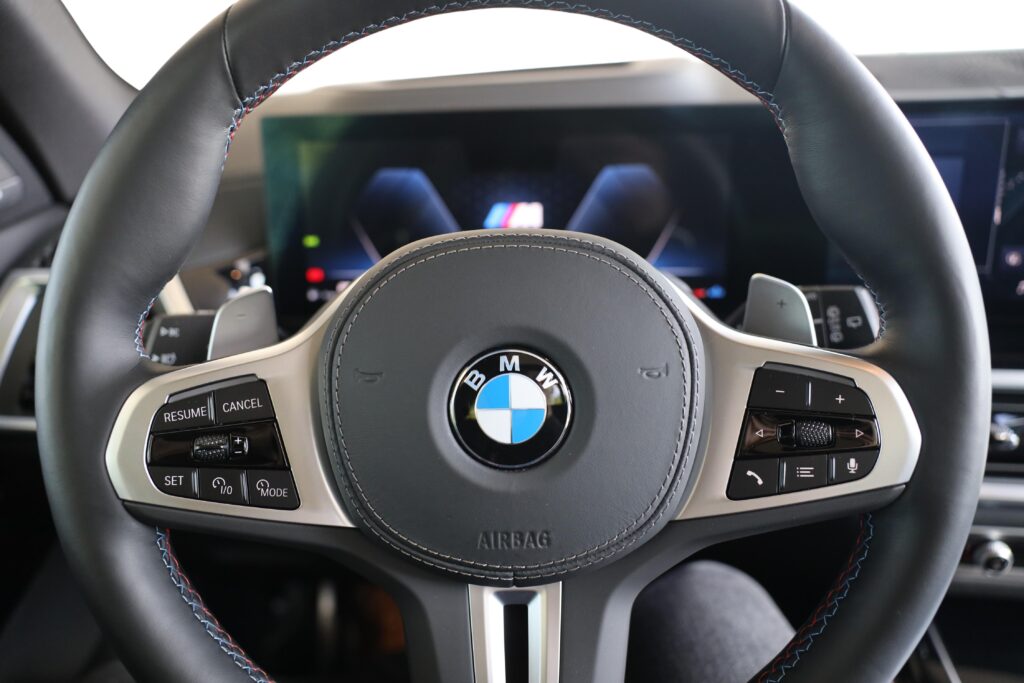 BMW X5 M60i