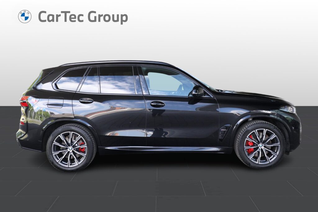 BMW X5 M60i