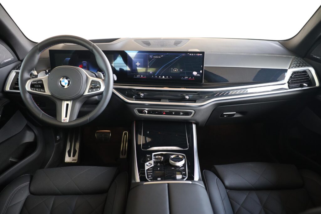 BMW X5 M60i