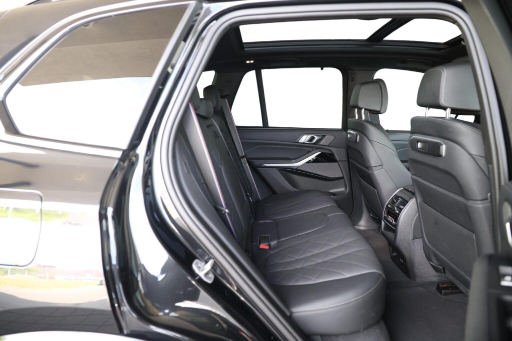 BMW X5 M60i