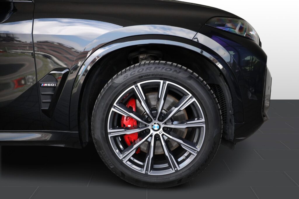 BMW X5 M60i