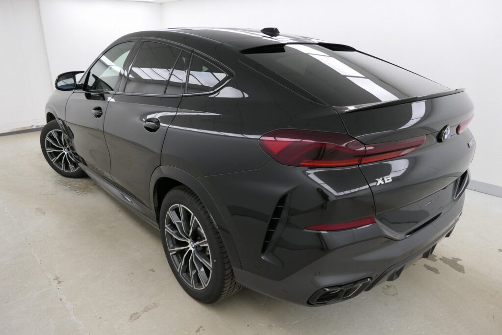 BMW X6 M60i