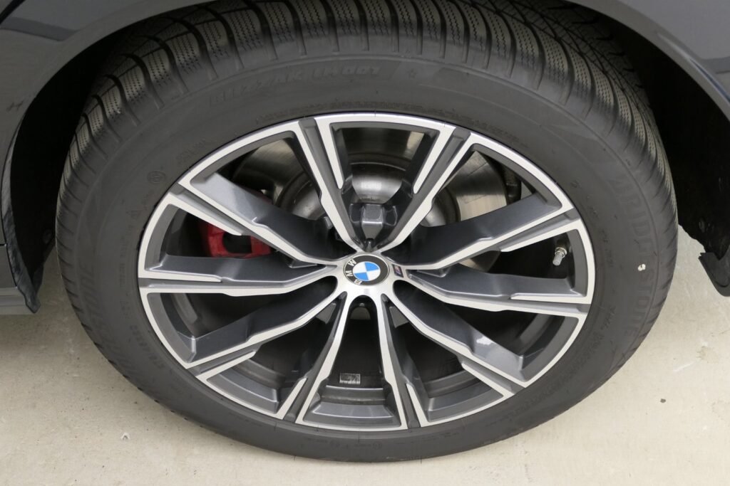 BMW X6 M60i