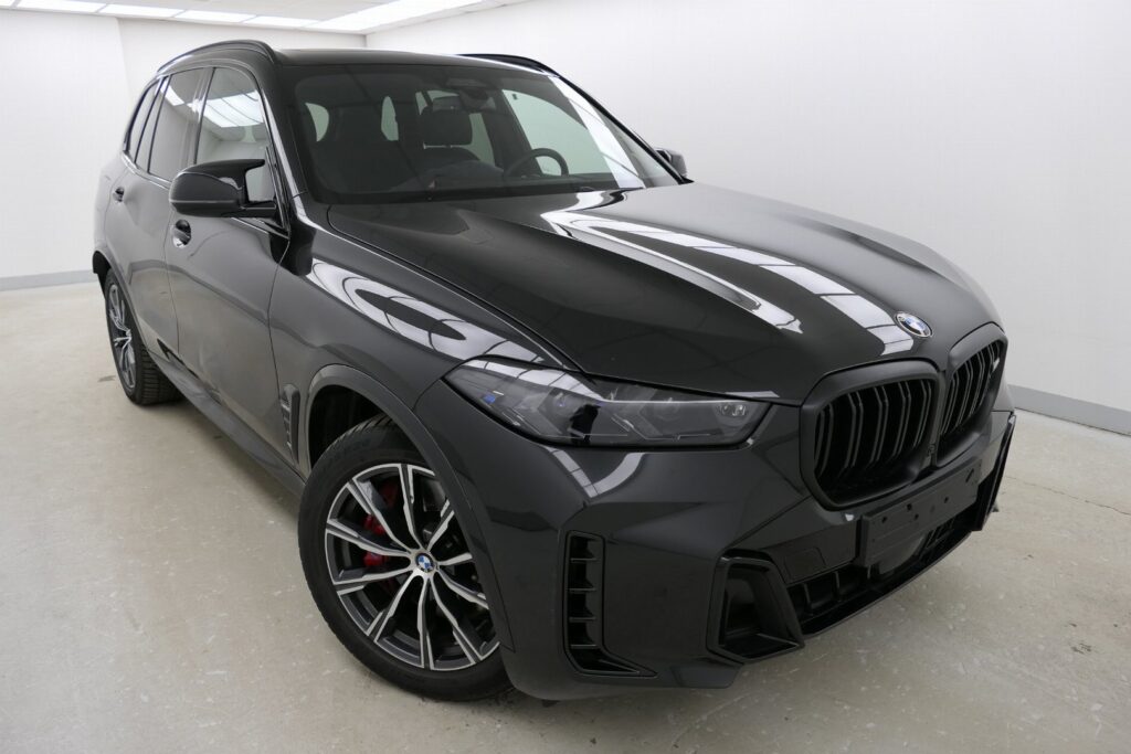 BMW X5 M60i