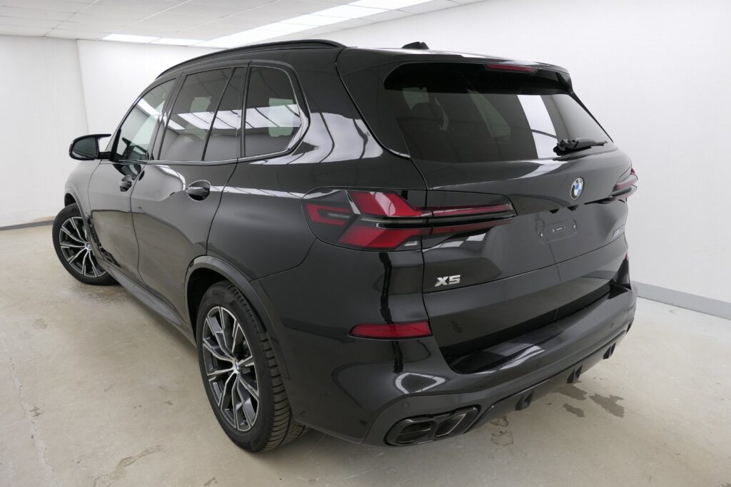 BMW X5 M60i