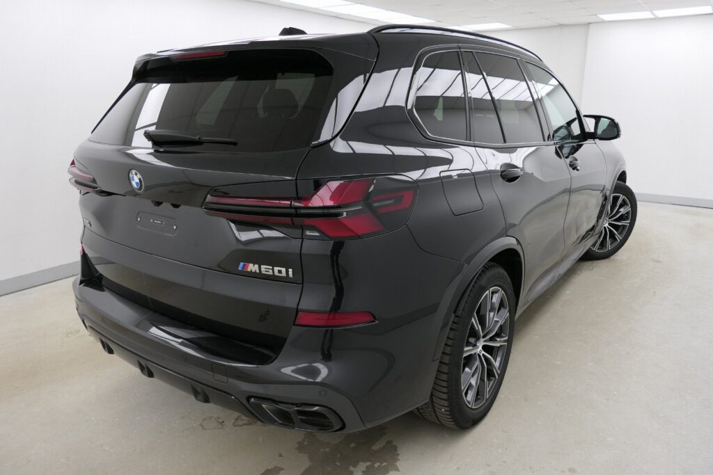 BMW X5 M60i