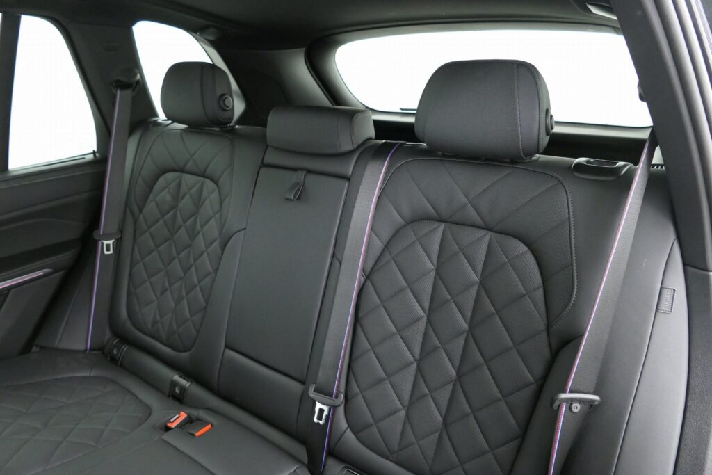 BMW X5 M60i