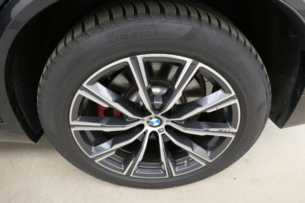 BMW X5 M60i