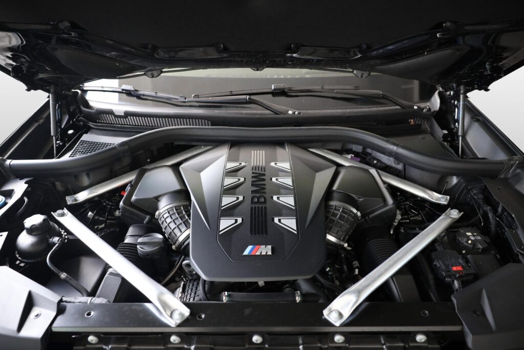 BMW X5 M60i
