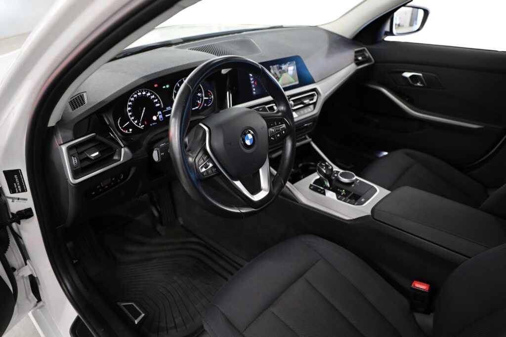 BMW 320i