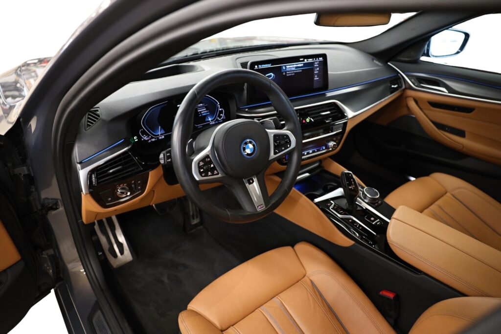 BMW 545e xDrive Sedan