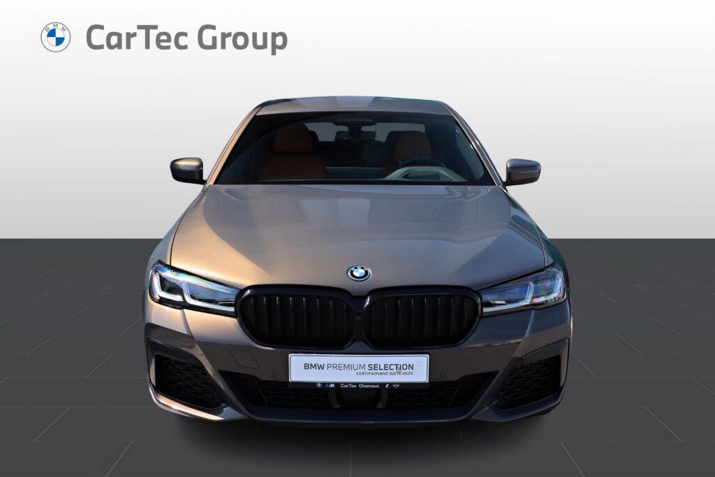 BMW 545e xDrive Sedan