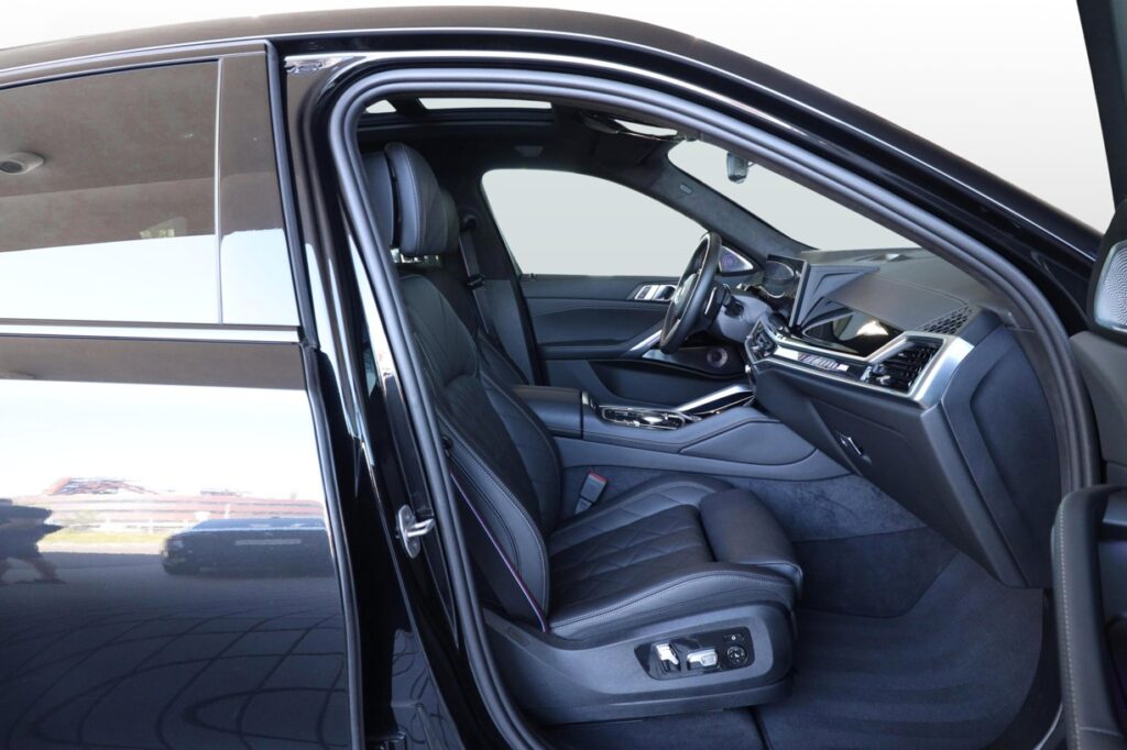 BMW X6 M60i