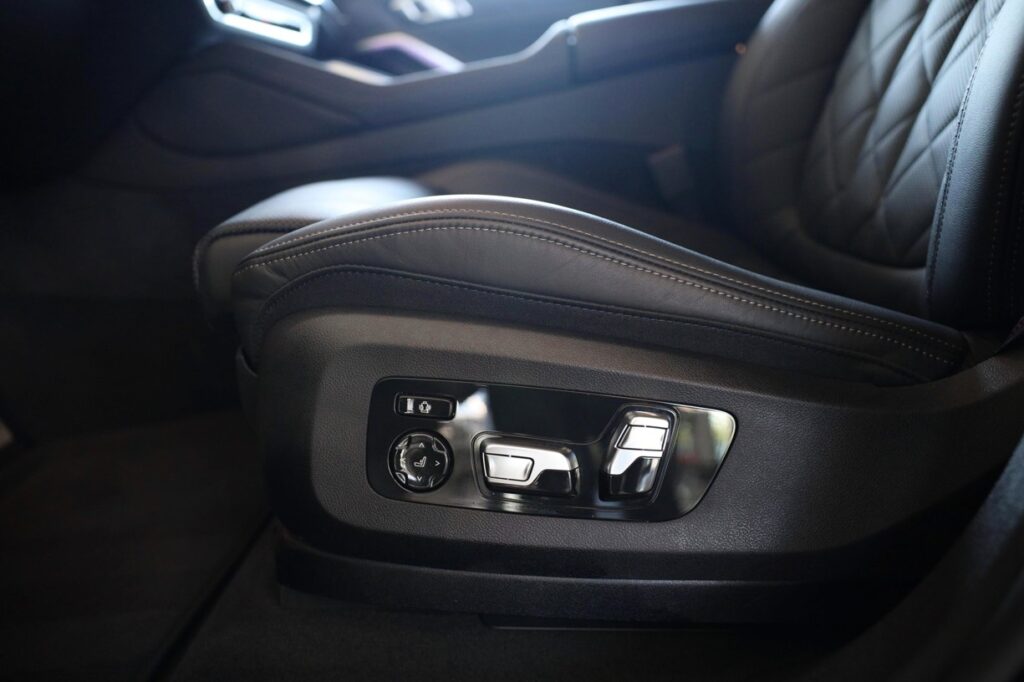 BMW X6 M60i
