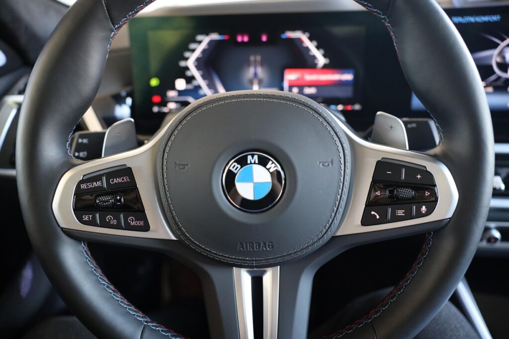 BMW X6 M60i