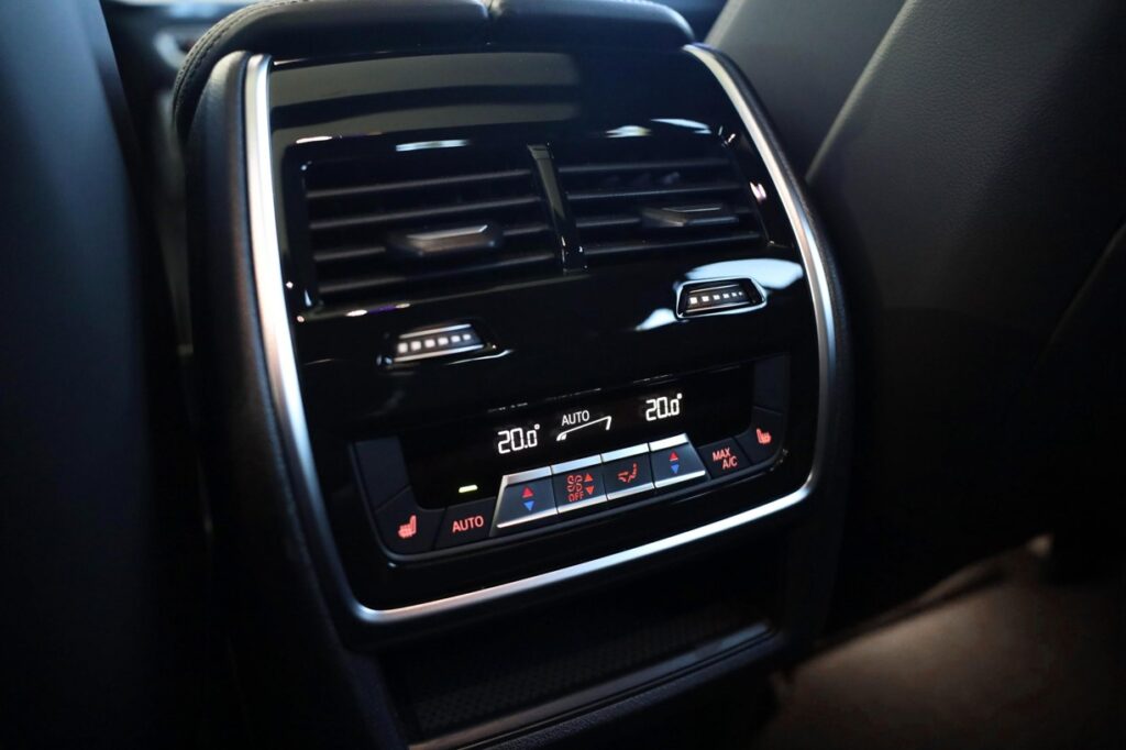 BMW X6 M60i